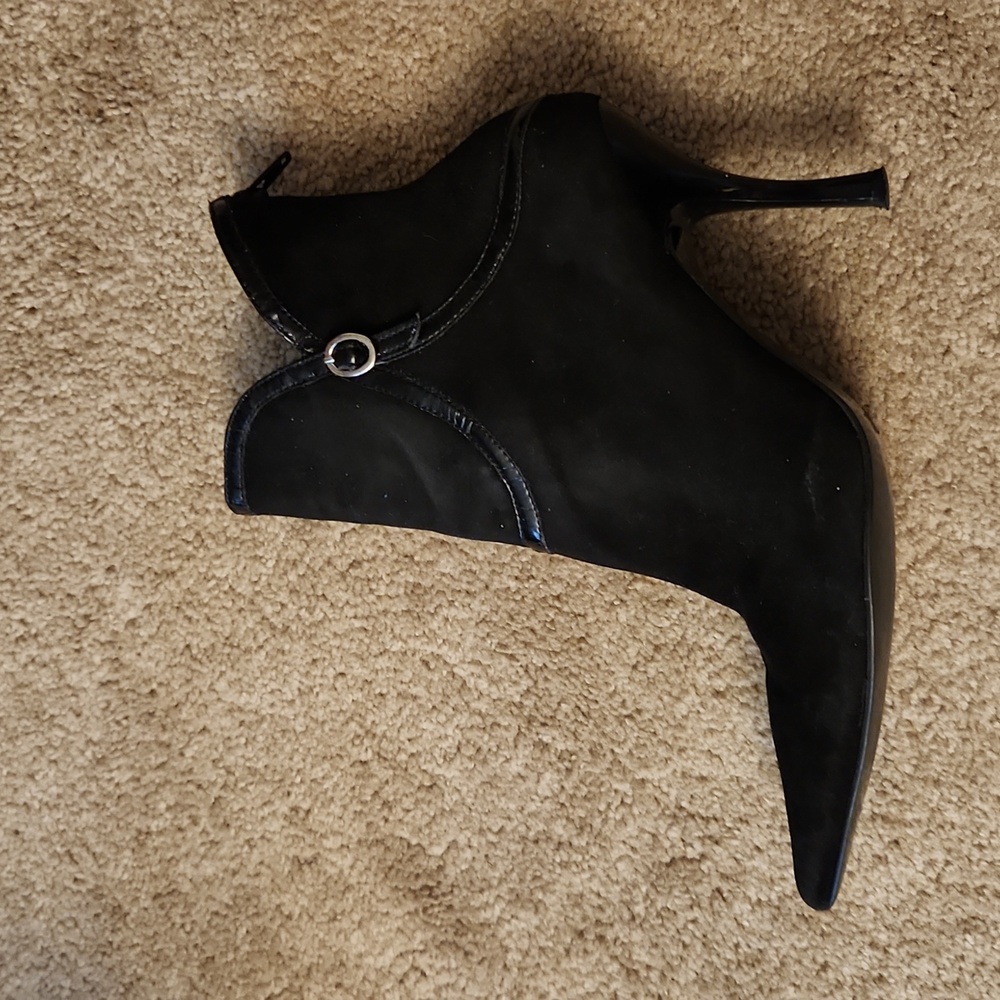 BCBG boots